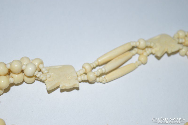 Csont nyaklánc