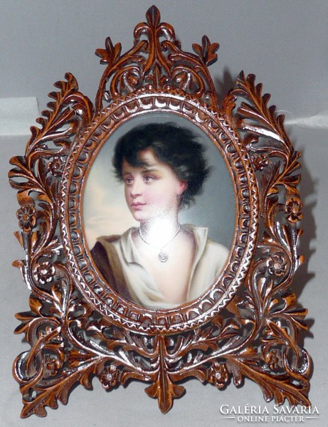 Kpm berlin: female portrait with necklace miniature