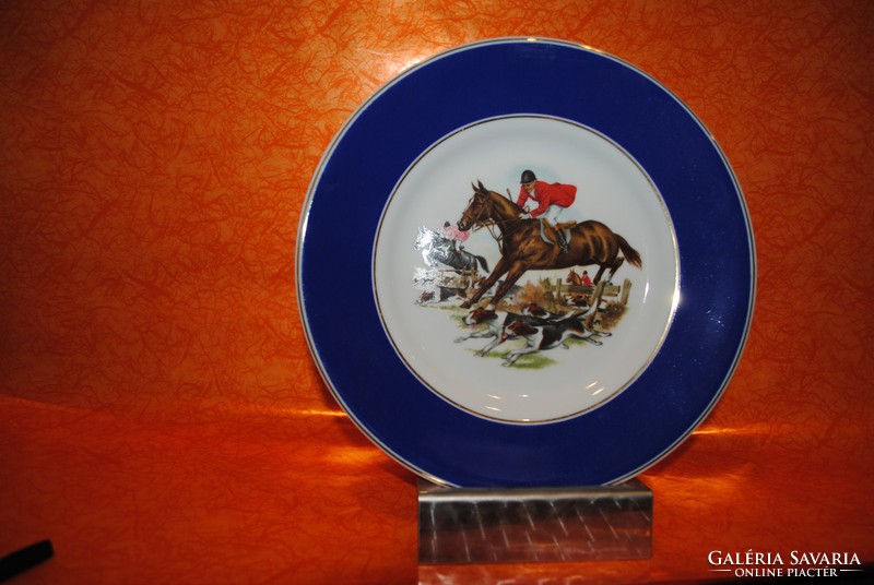 Hollóház porcelain fox hunter plate
