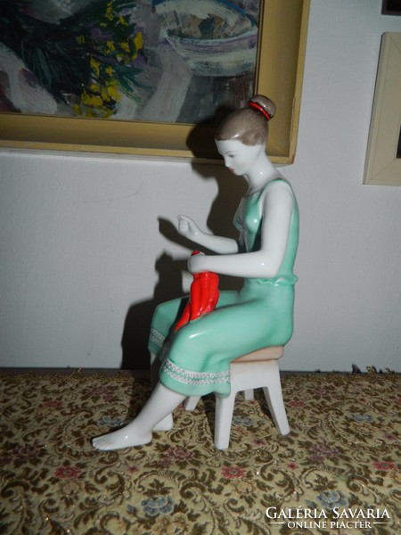 Paprikafűző : hollóházi porcelán figura