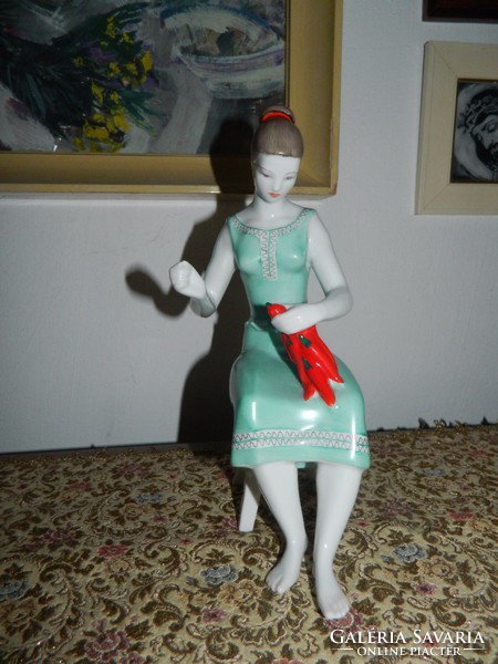 Paprikafűző : hollóházi porcelán figura