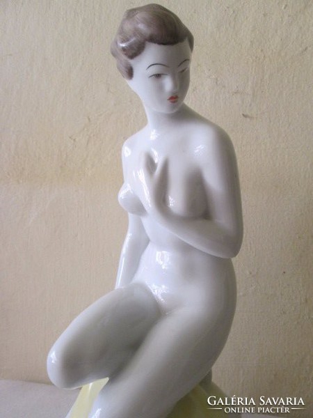 Nagyméretű Hollóháza színes porcelán akt hölgy