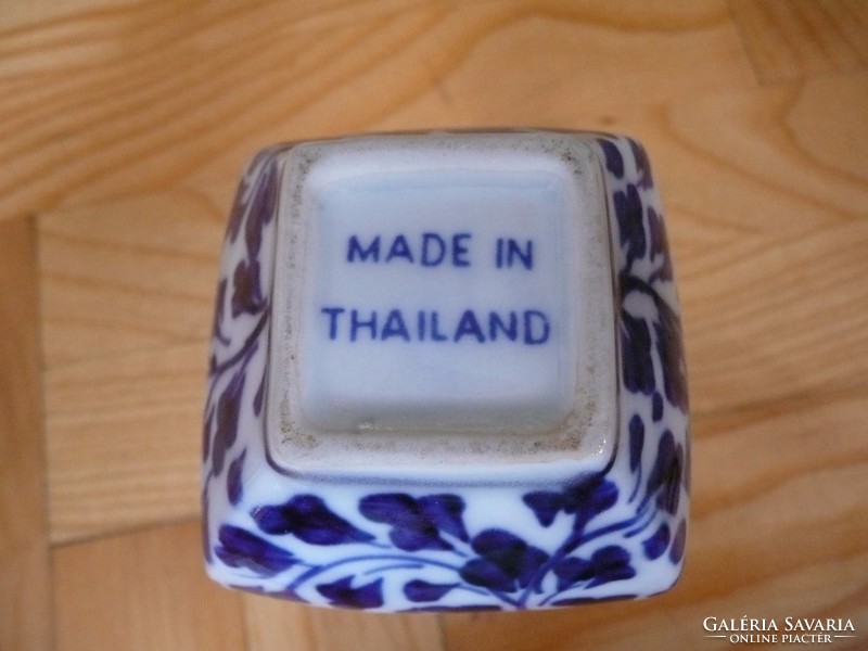 Thaiföldi porcelán kis váza