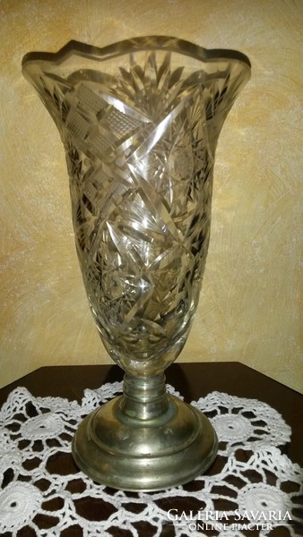 Ezüst talpú kristály váza