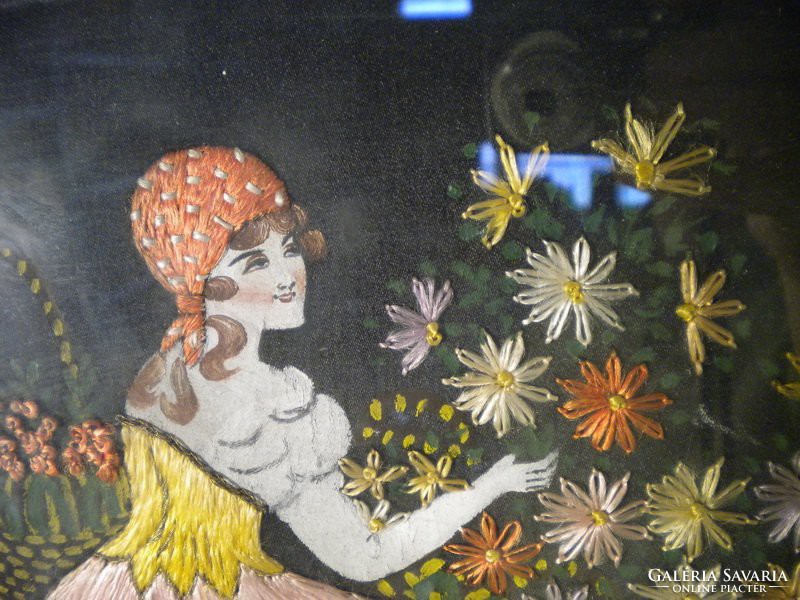 P278 Kivarrt selyemkép fiatal lány virágokkal