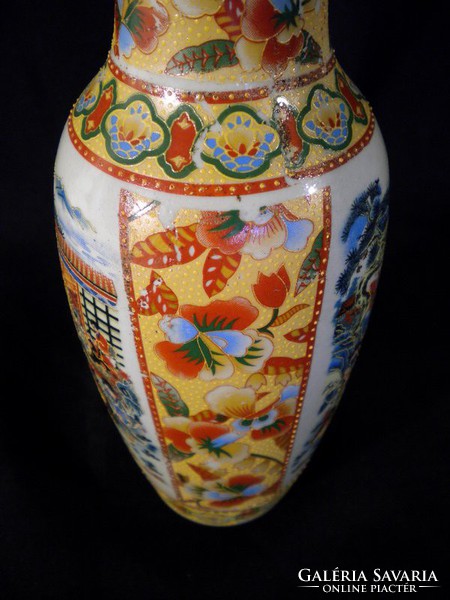Q619 Porcelán kínai mintás váza