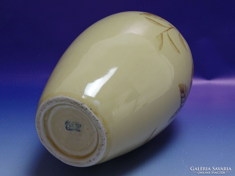0I627 Nagyméretű jelzett vajszínű porcelán váza