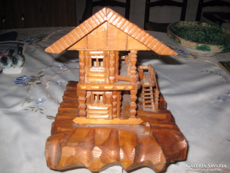 Alpine log house model, a really detailed, beautifully made master's work 28 x 20 x 22 cm