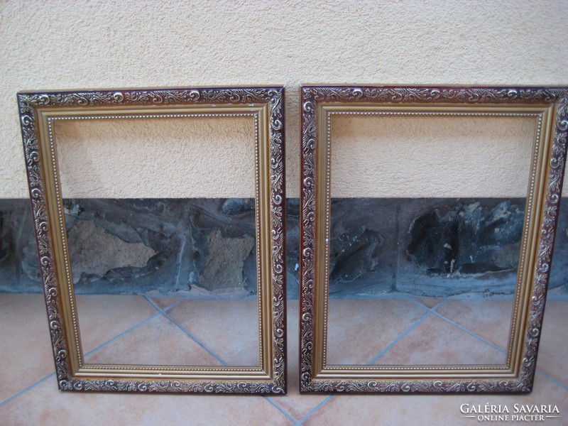 Picture frames are 38 x 28 cm for the rebate and 35 x 45 cm for the outside size