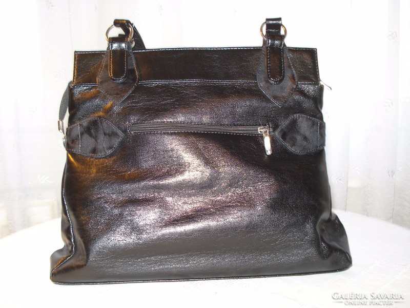 Vintage, Karen kollekció, fekete sok zsebes táska