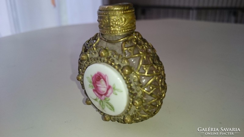Régi, parfümös üveg, porcelán díszítéssel 