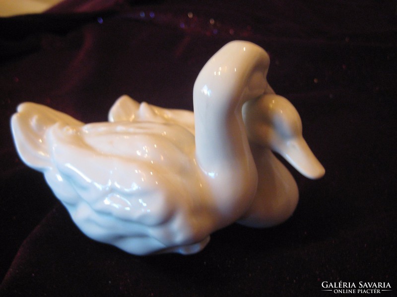 Herendi, pair of ducks in white, flawless 12 cm