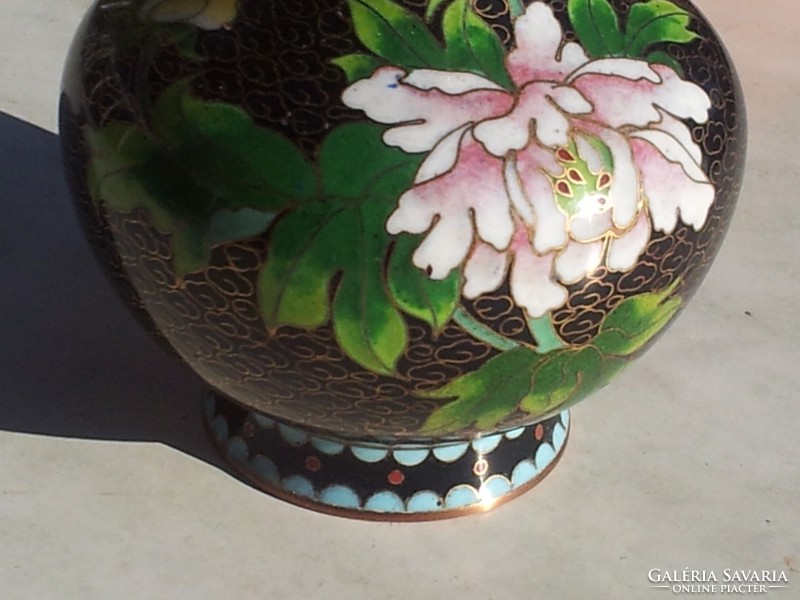 Floral Chinese compartment enamel vase, 14 cm