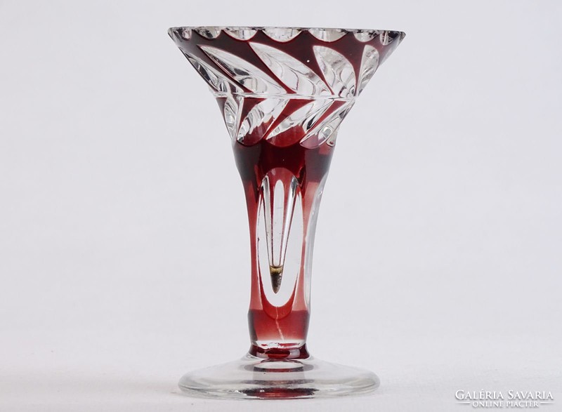 0J766 Bordóra színezett talpas üveg váza 9.5 cm