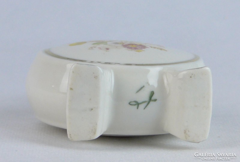 0J927 Virágdíszes kisméretű porcelán kulacs