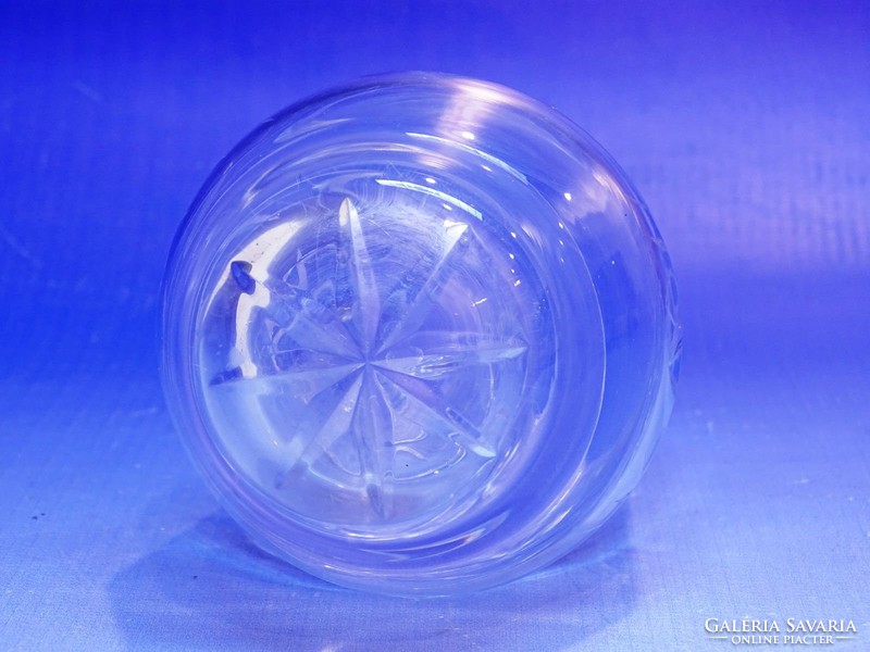0J952 Régi kisméretű csiszoltüveg váza 13 cm