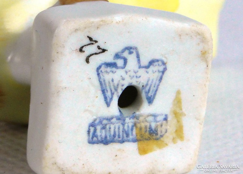 0K056 Régi Aquincum porcelán madár figura