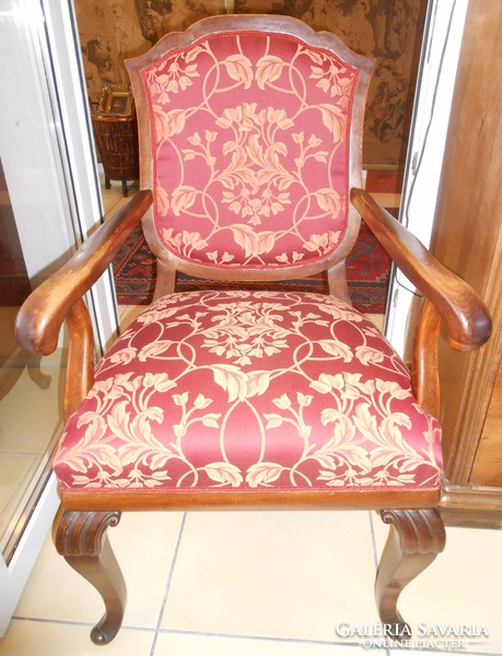 Baroque lion round table with four chairs.