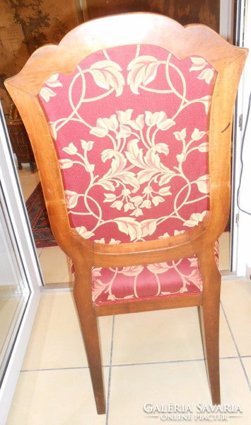 Baroque lion round table with four chairs.