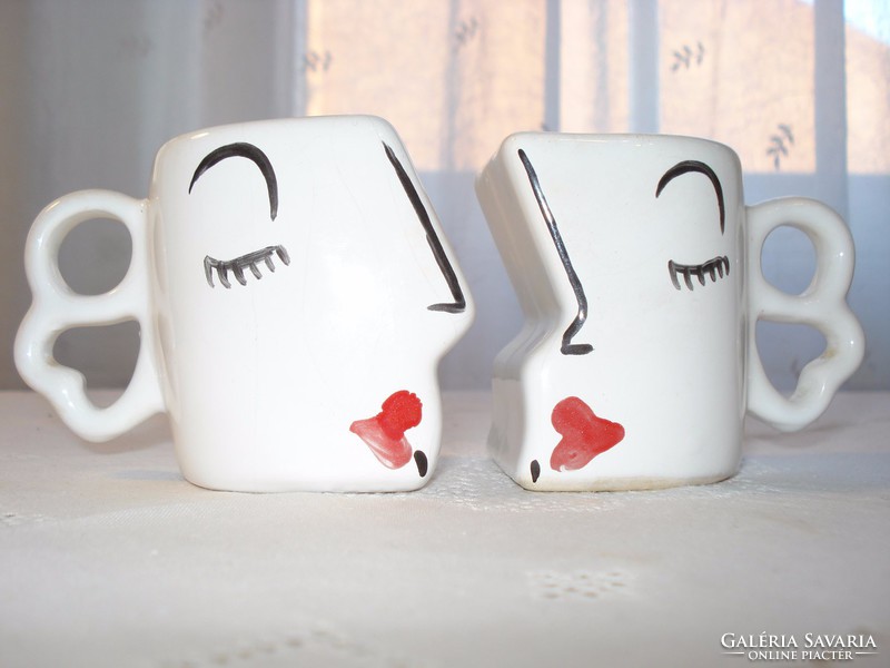 For Valentine's Day, a pair of design mocha cups