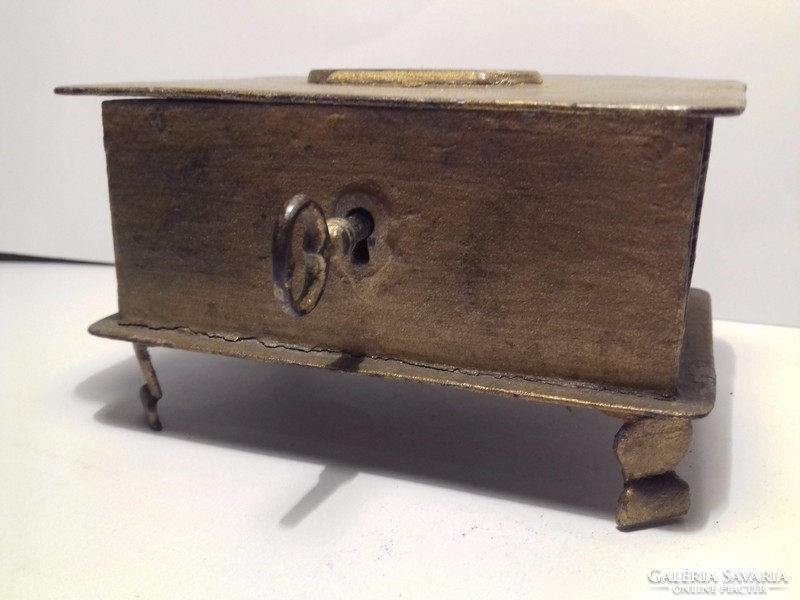 Antik - 105 éves - emlék fém doboz 1919-ből kulcsával vélhetően hadifogoly munka