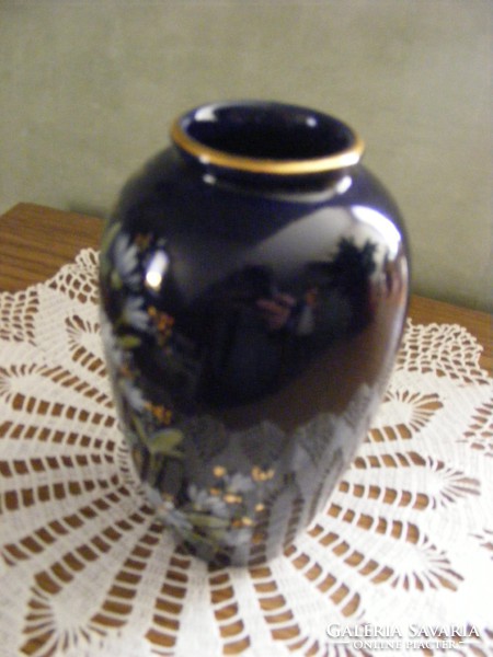 Kézi festésű porcelán váza