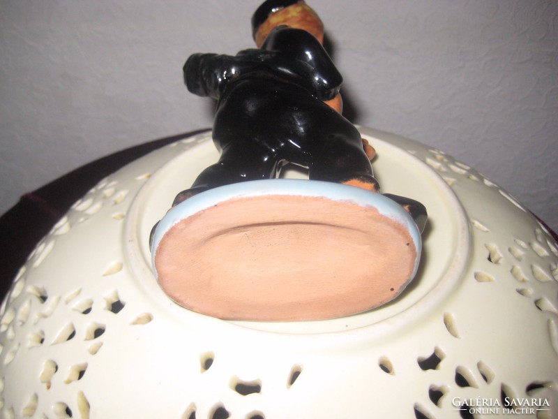 Chimney sweeper ceramic