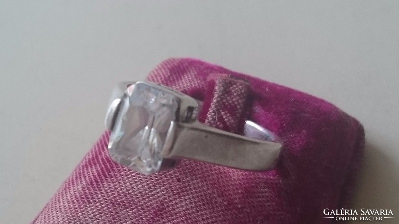Ezüst gyűrű cirkonkővel 925