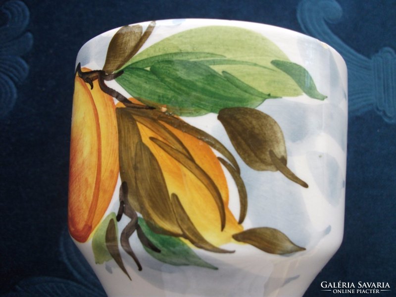 Kézzel festett majolika gyümölcsös pohár