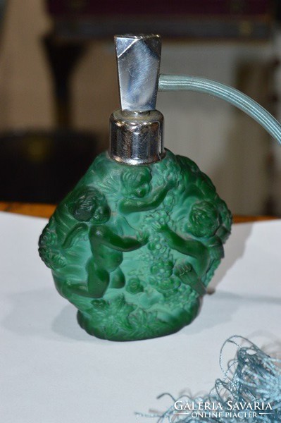 Zöld parfümszóró üveg