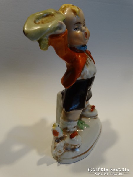 Hummel típusú német porcelán figura, jelzett, 11 cm