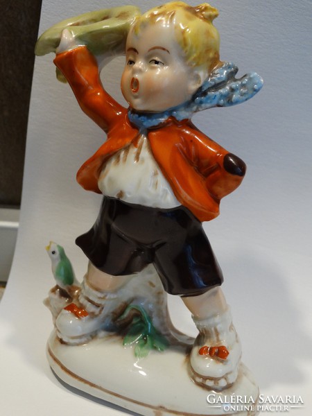 Hummel típusú német porcelán figura, jelzett, 11 cm