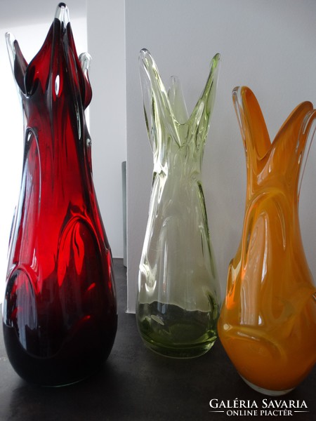 Kézműves üveg vázák
