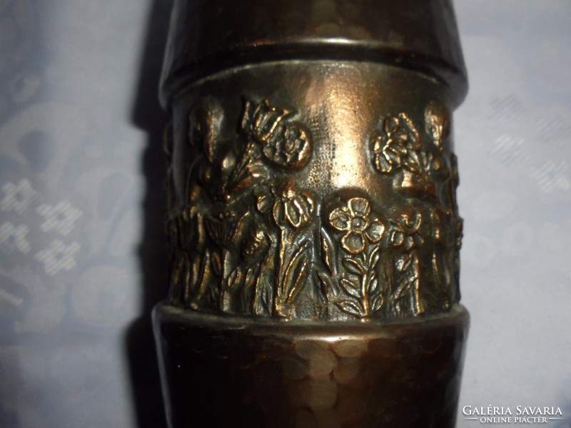 Iparművészeti bronz váza