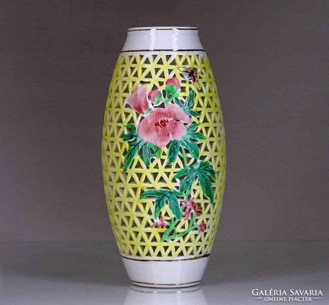 0K925 Régi áttört díszes porcelán váza 20 cm