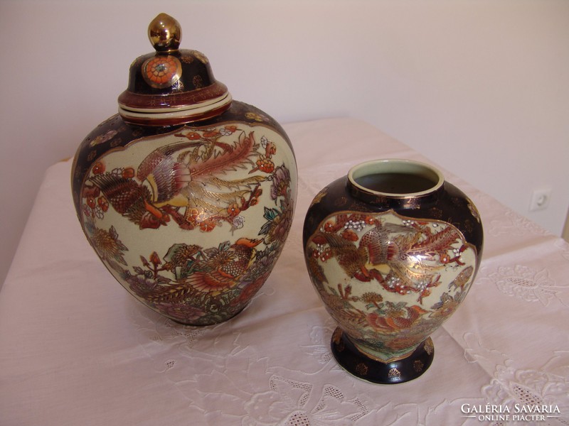 2 db kínai váza, urna
