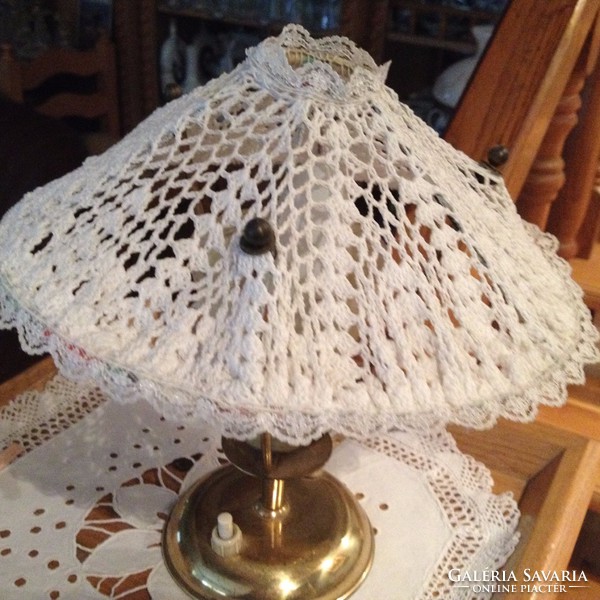 Asztali lámpa - csipke lámpaernyővel - régiség