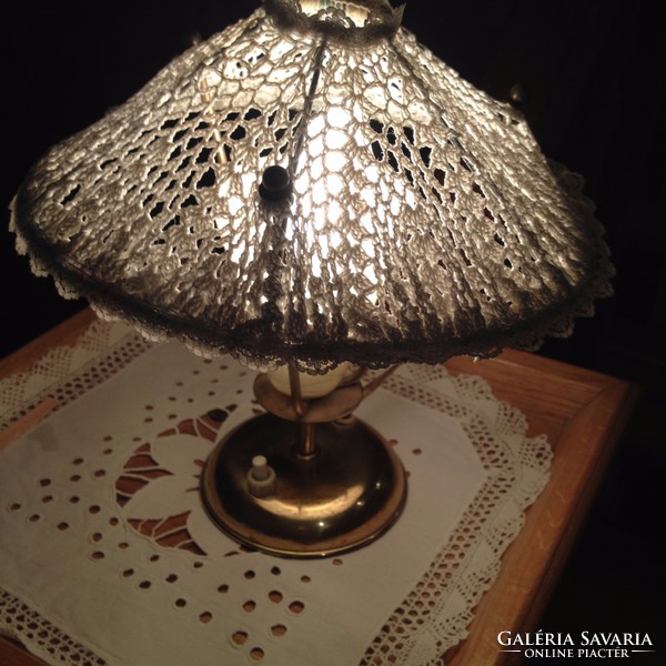 Asztali lámpa - csipke lámpaernyővel - régiség
