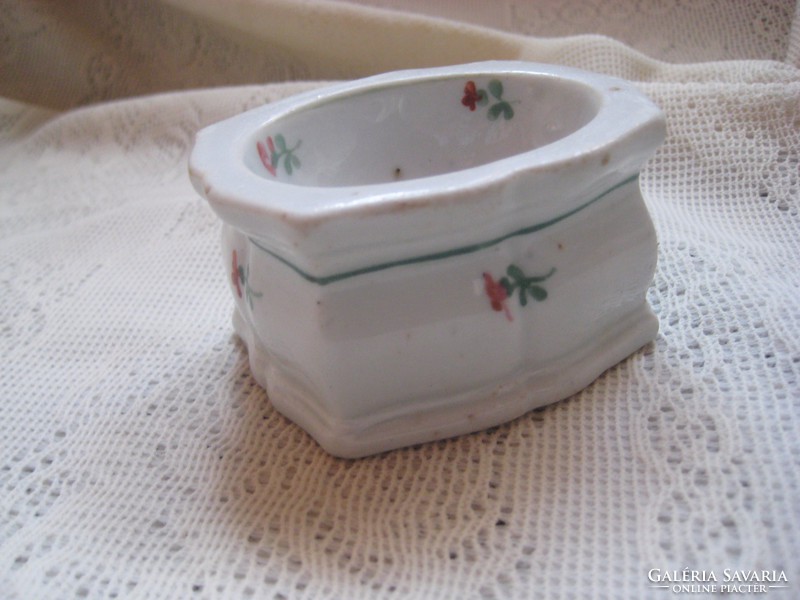 Porcelain salt containers with f.F.