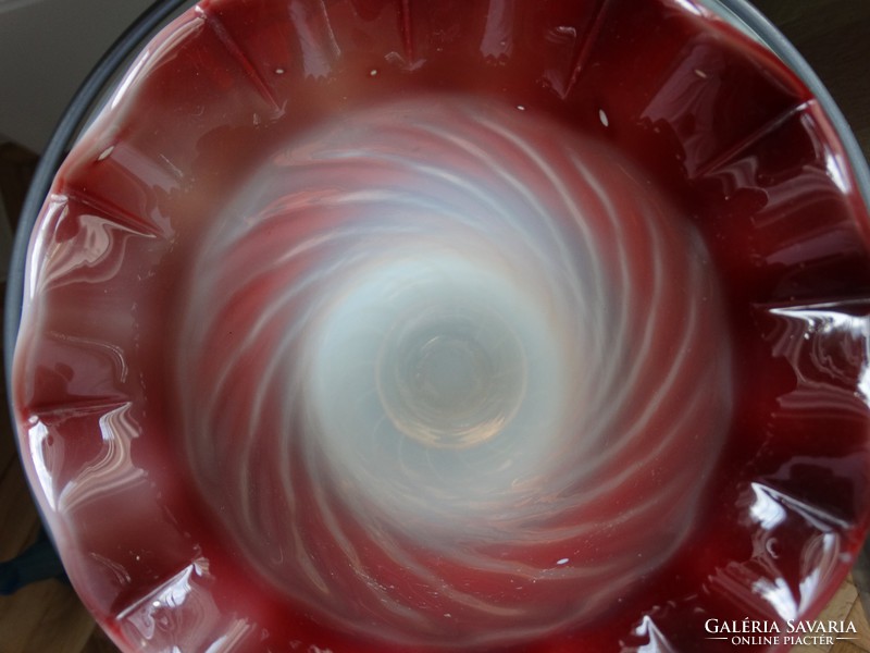 Muránói opalin váza belső vörös réteggel