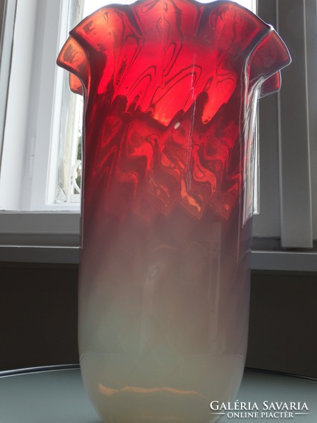 Murano opaline glass vase with red layer