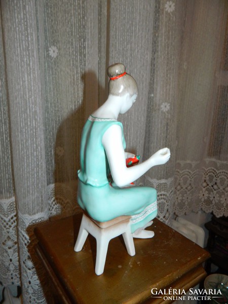 Hollóházi paprikafűző nő porcelán figura 1. osztályú