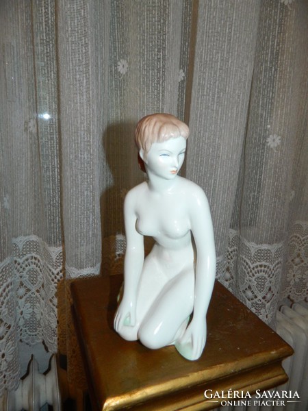 Aquincum porcelain: kneeling woman - female nude from my series