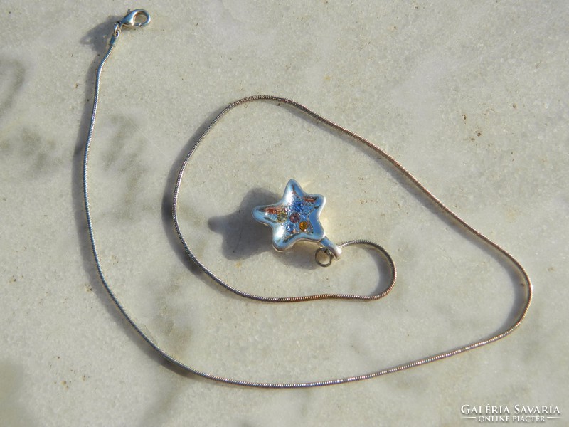 Amoeba shaped stone pendant necklace with