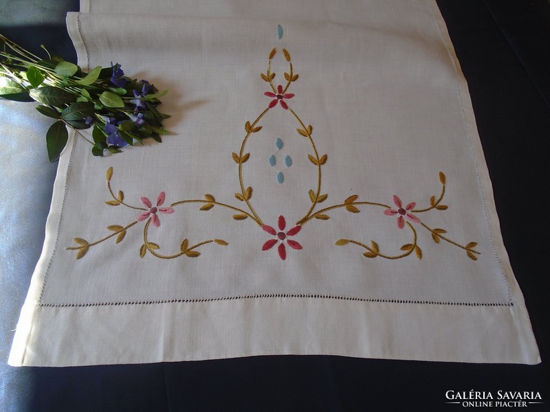 2 pcs. Embroidered hand towels and towels. 43 X 60 cm.