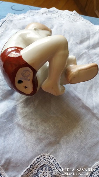 Aquincum porcelán ülő fiúcska