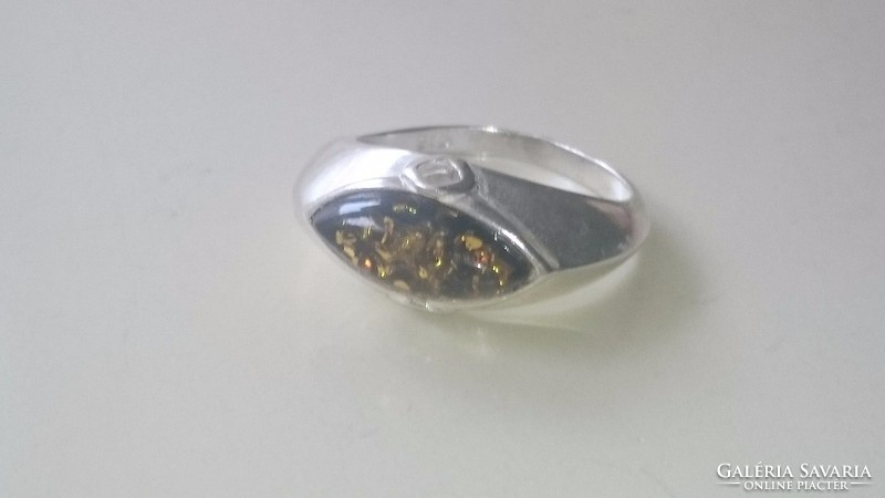 Ezüst gyűrű zöld borostyánkővel 925 