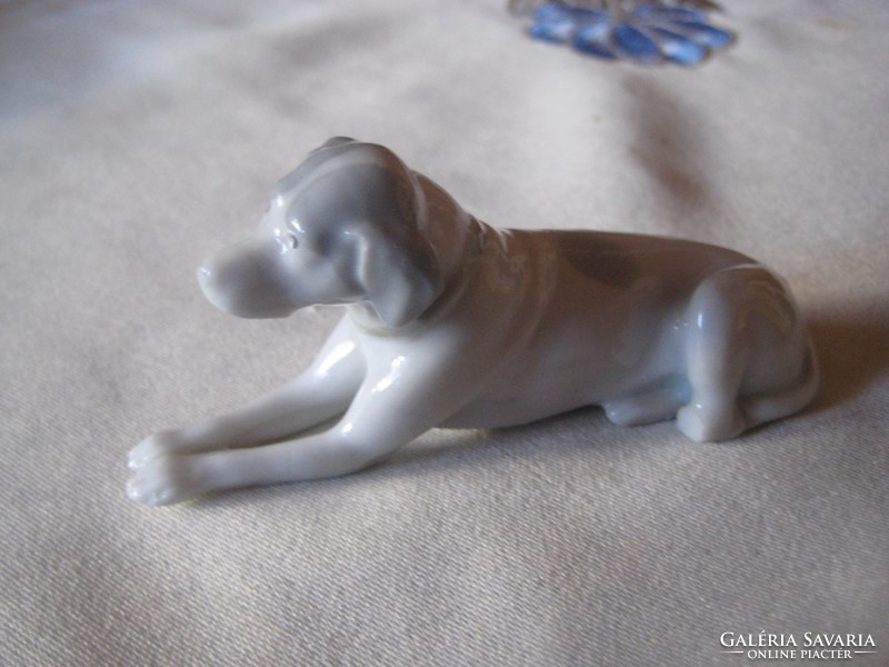 Miniature dog figurine 8 x 3.5 cm, left hind legs broken marked