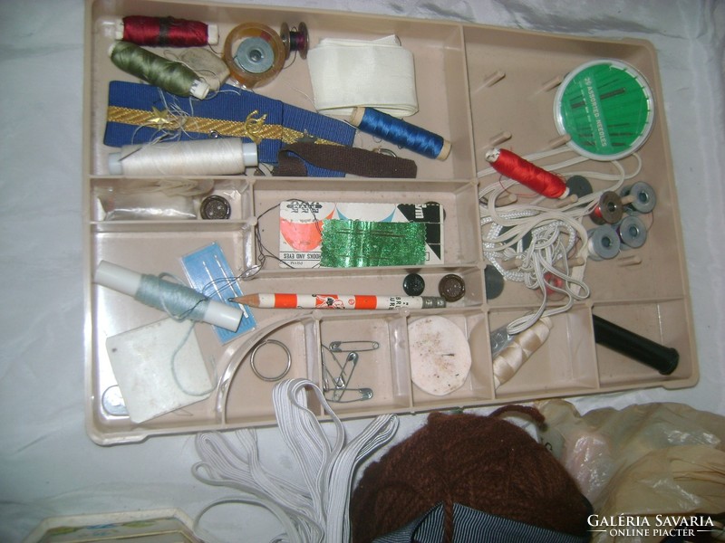 Including the contents of a retro sewing box