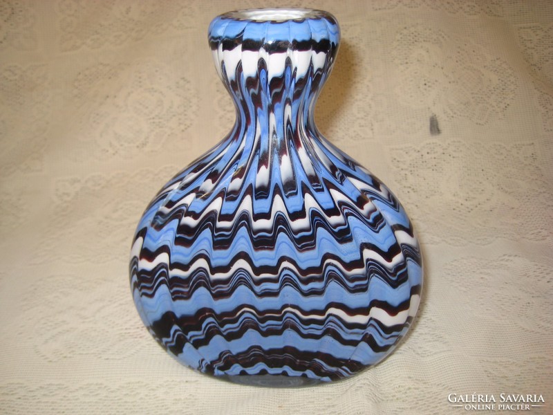 ​Művészi üveg többrétegű  ," Joschka Kristal " mérete 19 cm a magassága  , 15 cm a szélessége